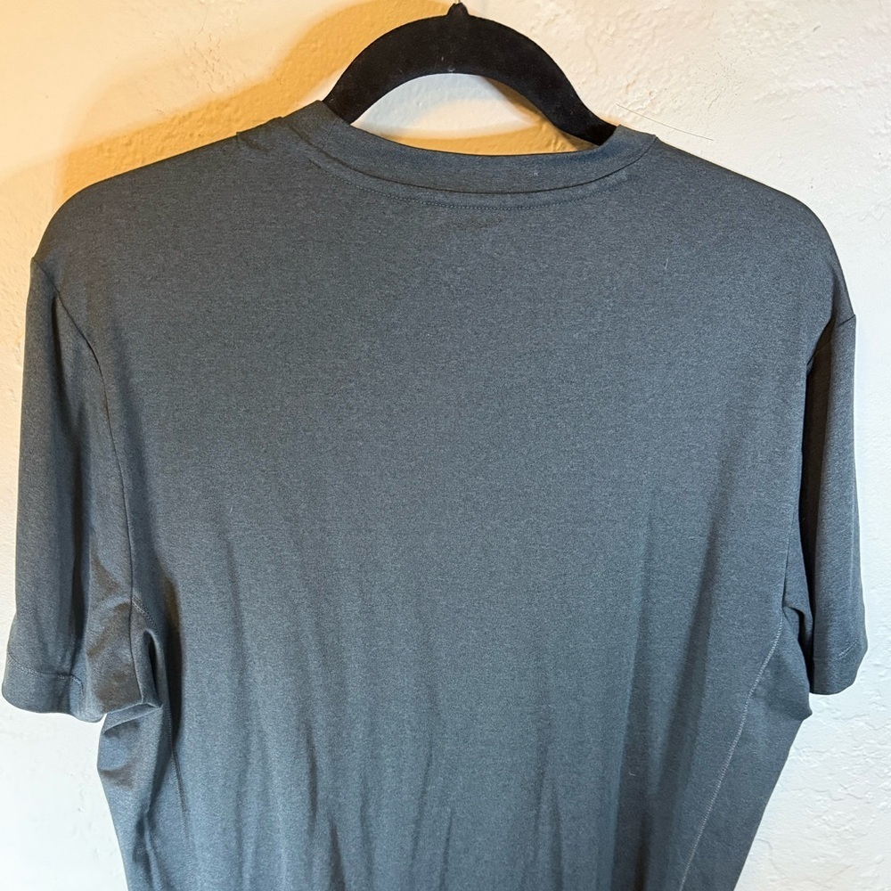 UNTUCKit Short Sleeve Crew Performance Tee in Charcoal - Picture 7 of 8
